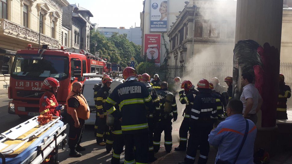 Incendiu în centrul Bucureştiului. Un muncitor şi-a pierdut viaţa