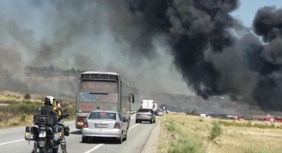 Incendiu puternic la un depozit de maşini din Drobeta Turnu Severin 781432