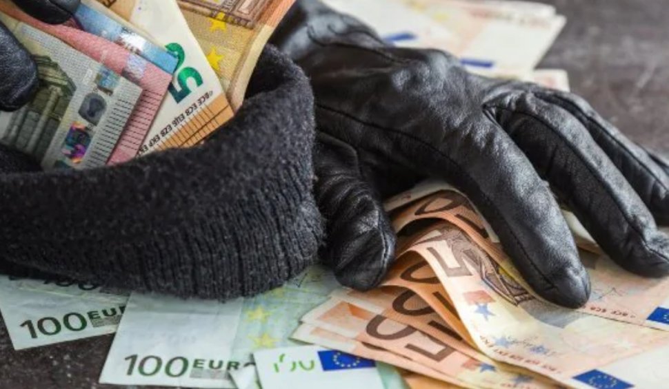 Seif cu 300.000 de euro, furat dintr-o locuinţă din Sectorul 1. Cine a comis jaful