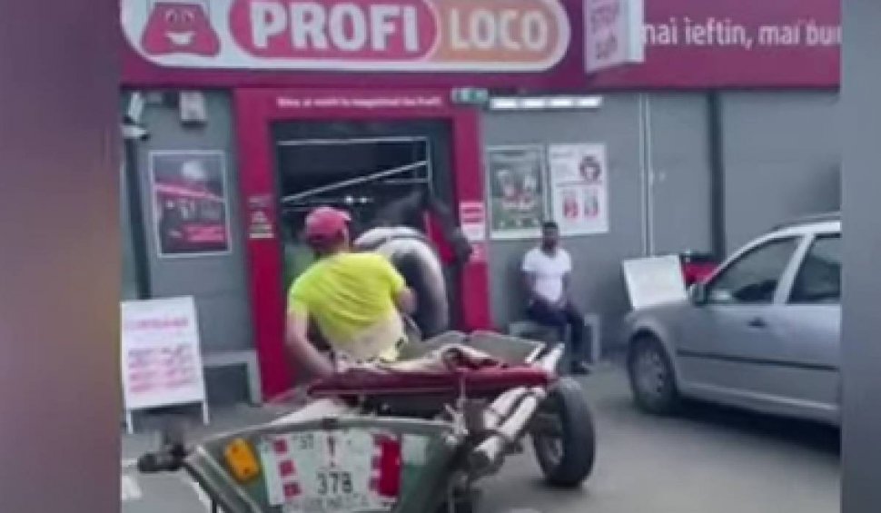 Un paznic a intrat cu căruța într-un magazin din Suceava pentru a se răzbuna pe polițiști