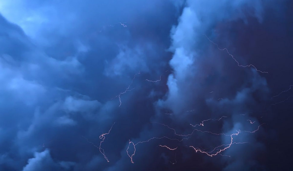 Furtuni şi vijelii în România, urmate de caniculă | Avertizare meteo ANM de vreme extremă