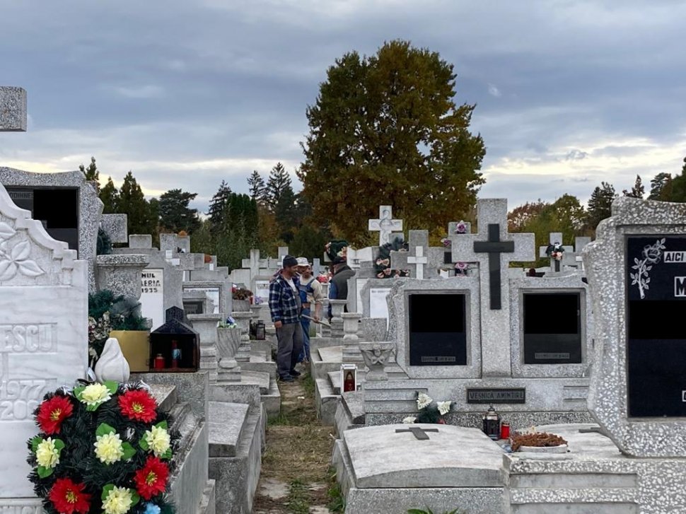 Sute de morminte scoase la licitaţie la Sibiu. Prețul de pornire este de 5.000 lei