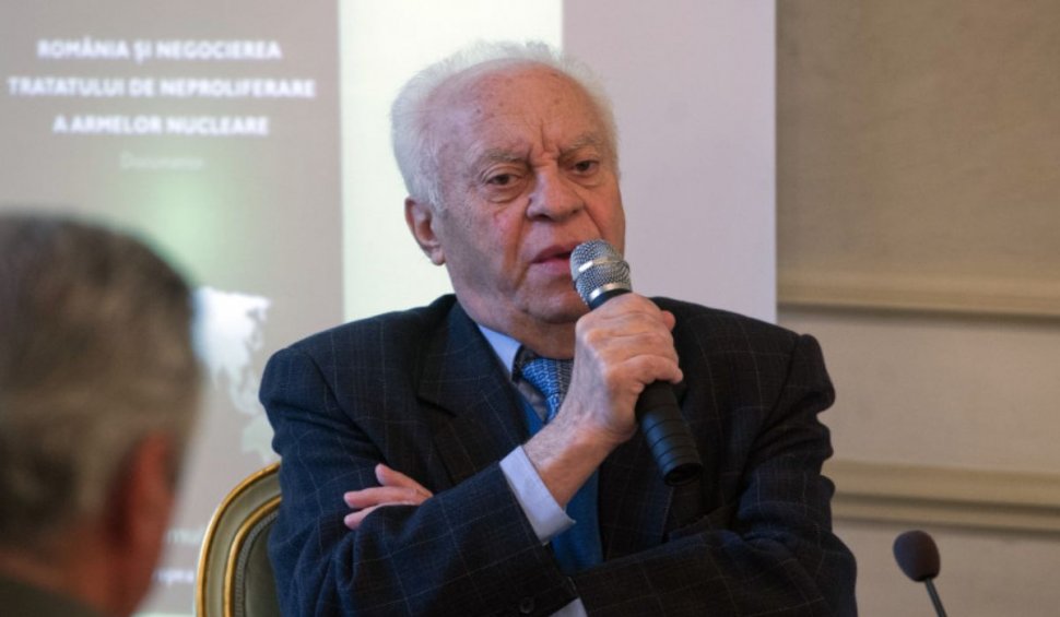 Nicolae Ecobescu, diplomat de carieră şi fost ambasador al României, s-a stins din viaţă la 91 de ani