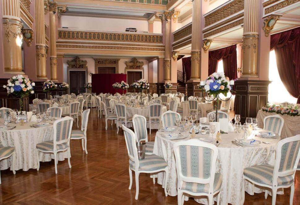 Palatul Bragadiru din Capitală a fost scos la vânzare pentru 26 de milioane de euro. Cum arată în interior 781761