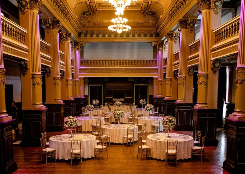 Palatul Bragadiru din Capitală a fost scos la vânzare pentru 26 de milioane de euro. Cum arată în interior 781762