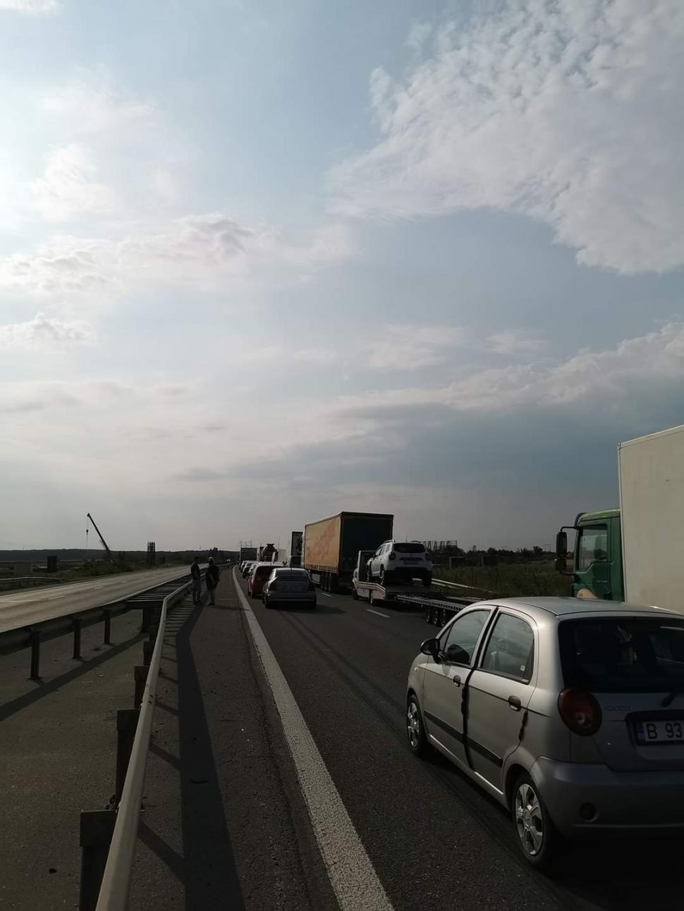Accident în lanţ, cu şapte maşini, pe autostrada Bucureşti-Piteşti. Un mort şi mai mulţi răniţi. Trafic blocat 781867