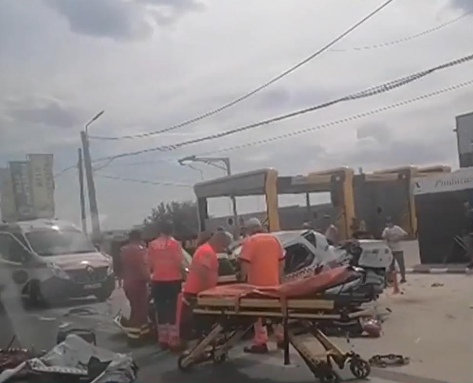 Accident în lanţ, cu şapte maşini, pe autostrada Bucureşti-Piteşti. Un mort şi mai mulţi răniţi. Trafic blocat 781869