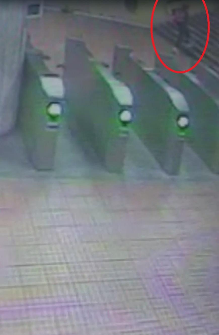 Alertă în Bucureşti! A fost prins un individ care ataca oameni la metrou 782067
