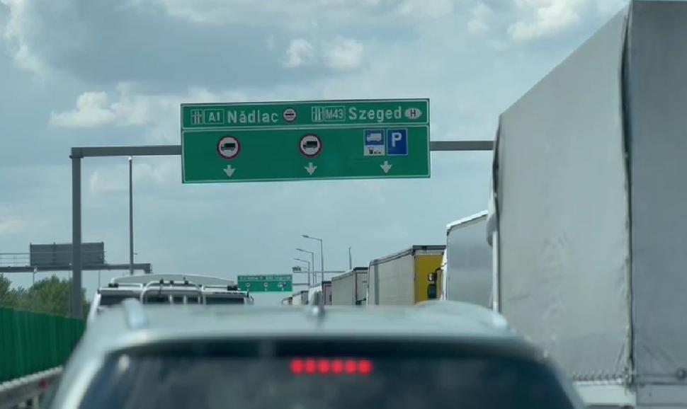 Cozi kilometrice la Vama Nădlac. Se întorc românii acasă 782135