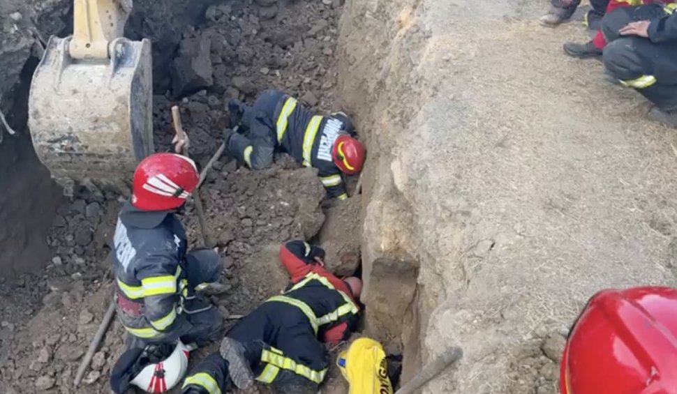 Misiune contracronometru de salvare în Constanța: Un mal de pământ s-a surpat peste doi muncitori, unul dintre ei a murit
