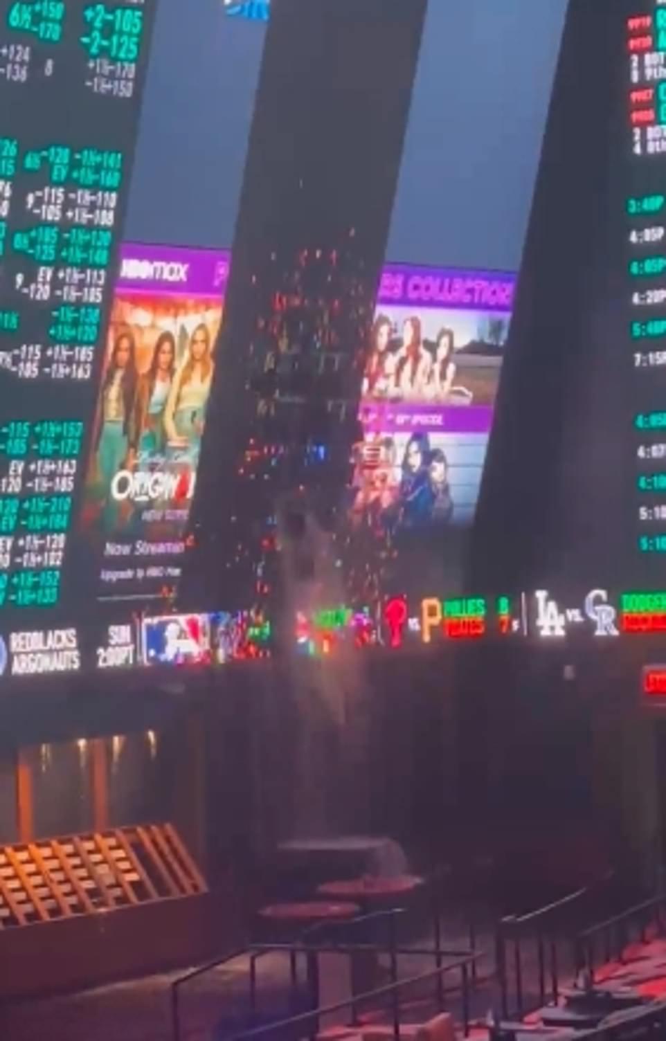 Ploi torențiale și inundații în Las Vegas. Apa a intrat în cazinourile și hotelurile din orașul aflat în plin deșert 782239