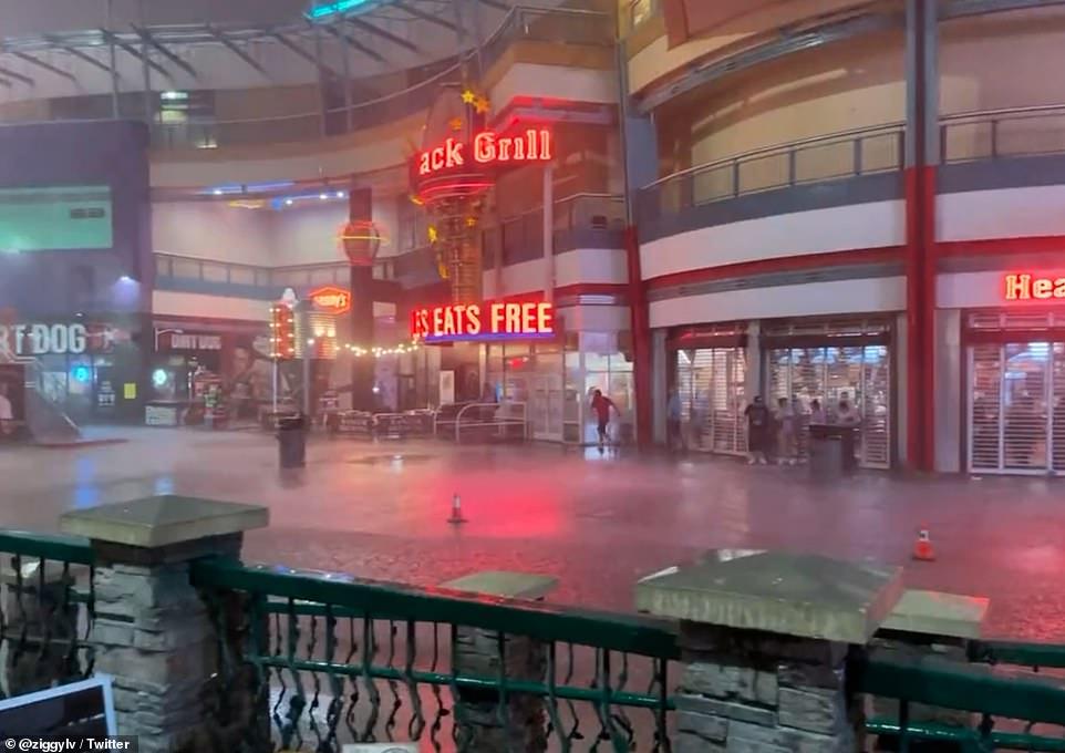 Ploi torențiale și inundații în Las Vegas. Apa a intrat în cazinourile și hotelurile din orașul aflat în plin deșert 782243