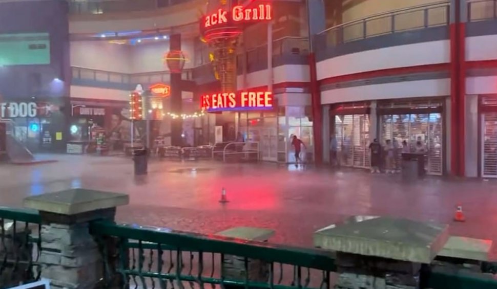 Ploi torențiale și inundații în Las Vegas. Apa a intrat în cazinourile și hotelurile din orașul aflat în plin deșert