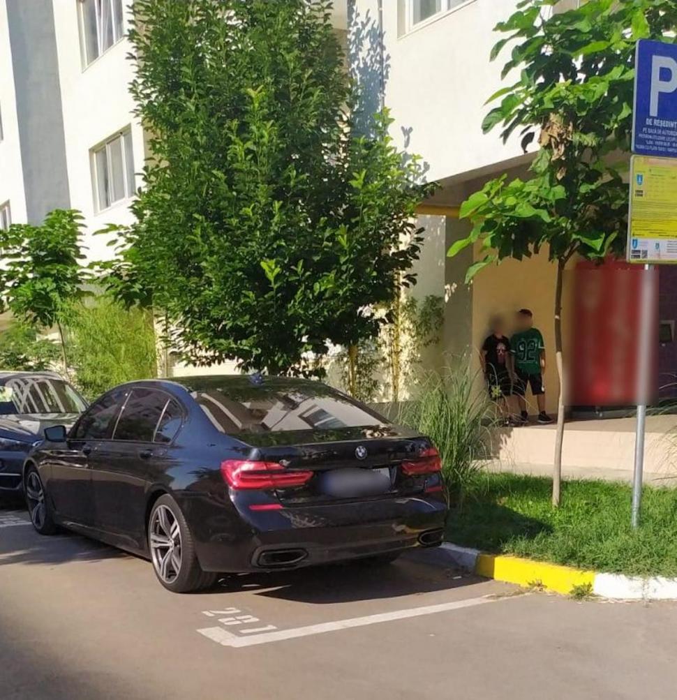 Doi turiști cu BMW au demontat numerele mașinilor pentru a nu plăti parcarea în Mamaia 782132
