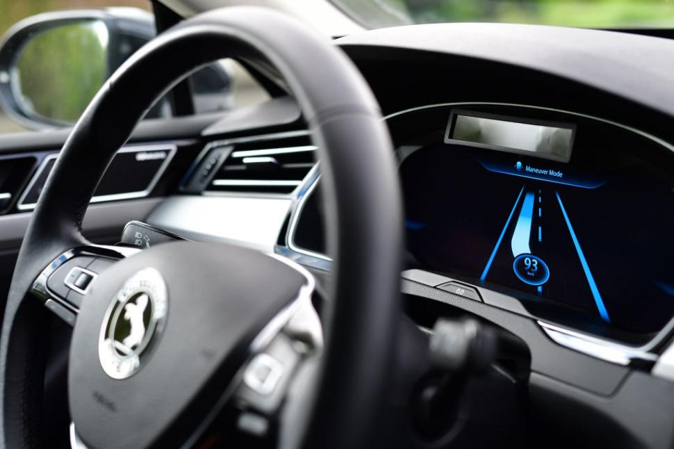 Mașină cu aproape 200 de km/h pe un drum județean din Arad