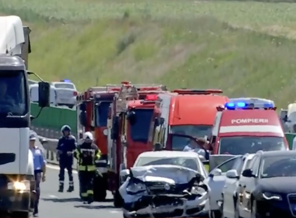 Mașină răsturnată în urma unui accident pe autostrada A2. Traficul spre mare este îngreunat 782263