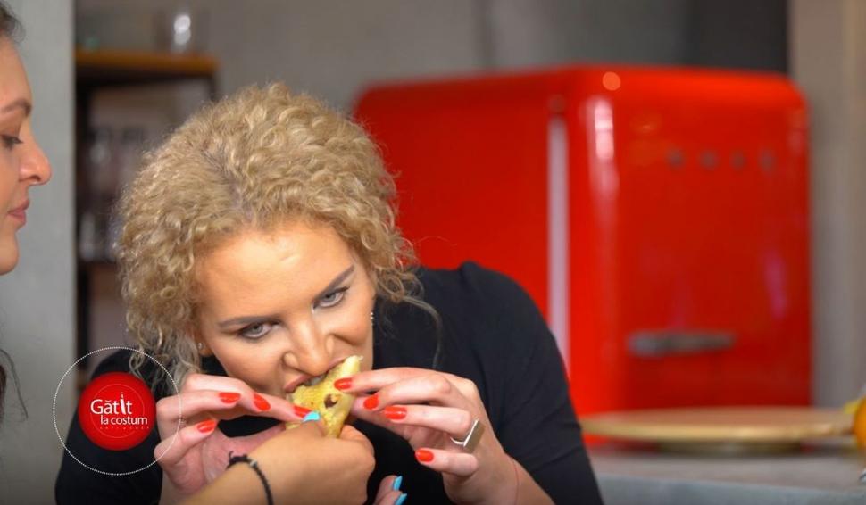 Plăcintă cu mere, reţeta preferată a două sportive românce, în ediţia 13 "Gătit la costum", sezonul 2. Desert "îmbătat" cu suc de portocale 781655