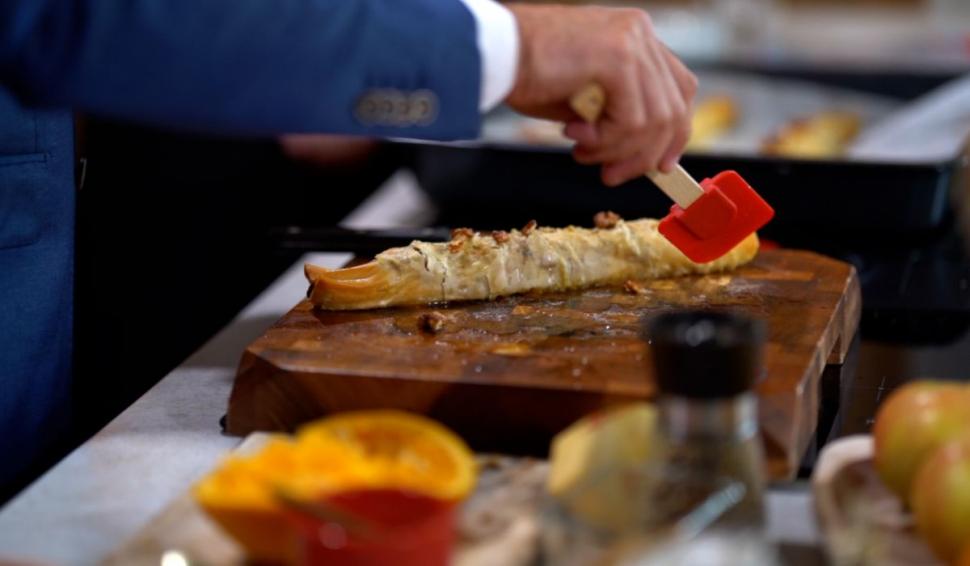 Plăcintă cu mere, reţeta preferată a două sportive românce, în ediţia 13 "Gătit la costum", sezonul 2. Desert "îmbătat" cu suc de portocale 781657