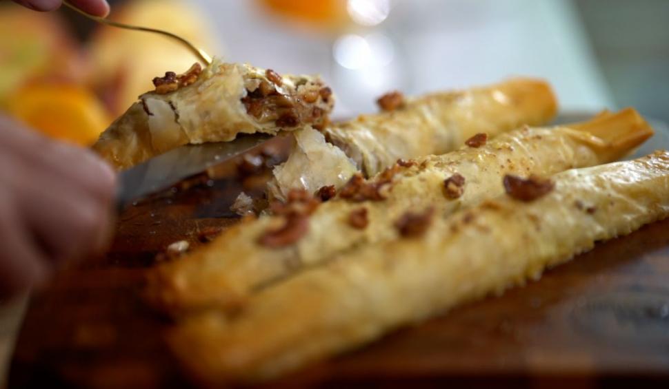 Plăcintă cu mere, reţeta preferată a două sportive românce, în ediţia 13 "Gătit la costum", sezonul 2. Desert "îmbătat" cu suc de portocale 781658