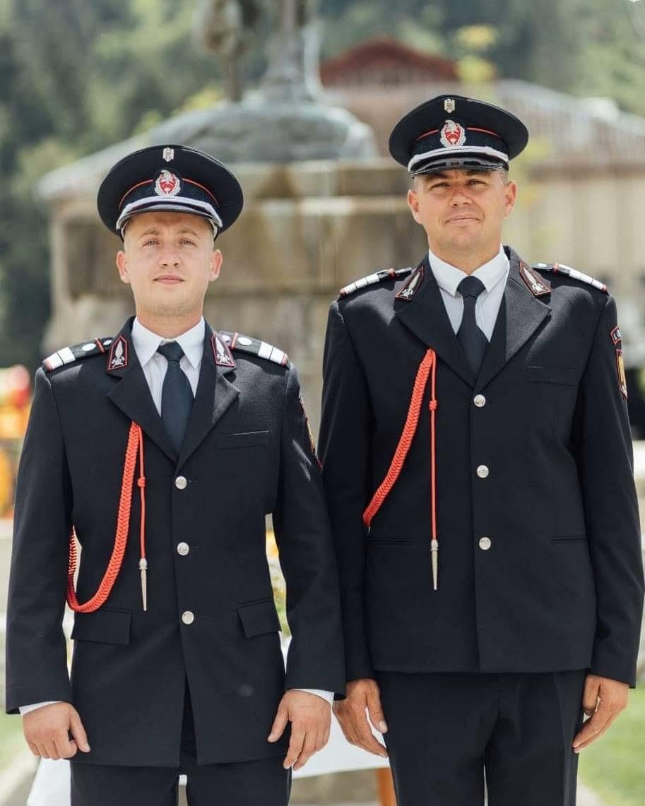 Nuntă inedită, în uniformele de serviciu. Un pompier și o polițistă și-au spus ”DA” | ”Cinste celor care iubesc ceea ce fac” 782429