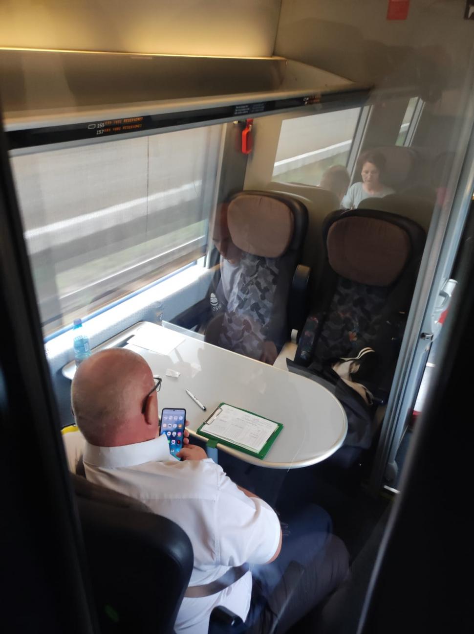 Condiții inumane într-un tren cu ruta Brașov - București | Un bărbat a leșinat de două ori din cauza căldurii 782545