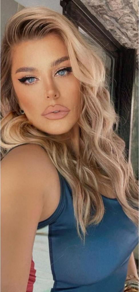 Loredana Groza, replică pentru ”limitații” care spun că are operații: ”M-au interzis comuniștii pentru că eram prea sexy” 782489