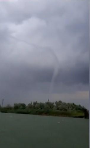 Tornadă la Sulina. Imagini rare surprinse de turişti în Deltă | Ce spun specialiştii despre acest fenomen 782607