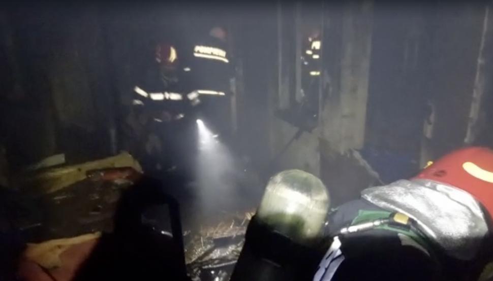 Incendiu de proporții la o pensiune din Vâlcea, unde erau cazați 41 de copii | 16 dintre ei au ajuns la spital intoxicați cu fum 782681