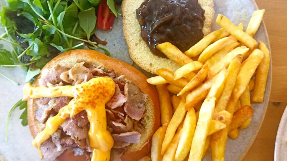 Cât a ajuns să coste un simplu burger pe insula Thassos din Grecia: "Asta înseamnă să fii mafiot! Neam descurcăreț, grecii” 782870