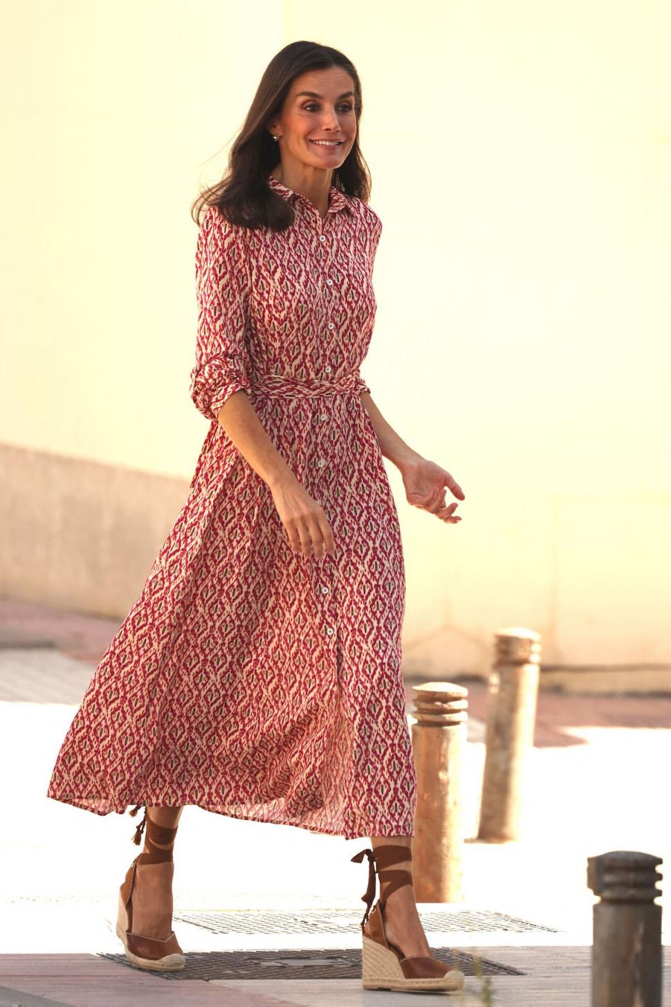 Regina Letizia a Spaniei la un eveniment public într-o rochie de 40 de euro a fiicei sale 782775