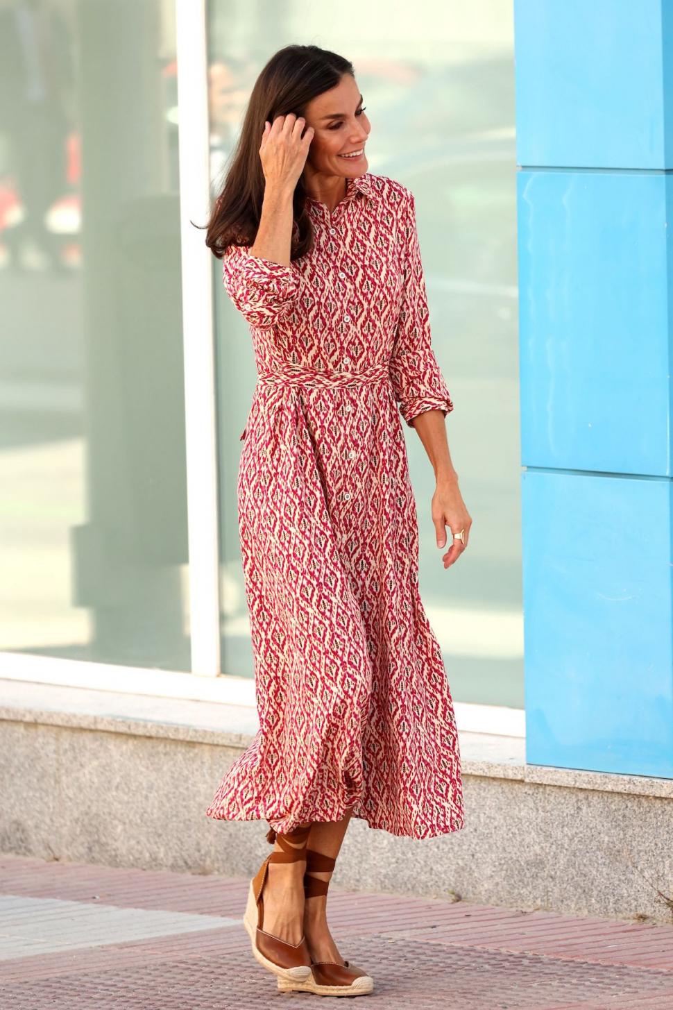 Regina Letizia a Spaniei la un eveniment public într-o rochie de 40 de euro a fiicei sale 782780