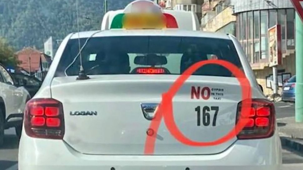 Taxi cu inscripţie rasistă pe străzile din Braşov: "No Gypsis in this taxi"