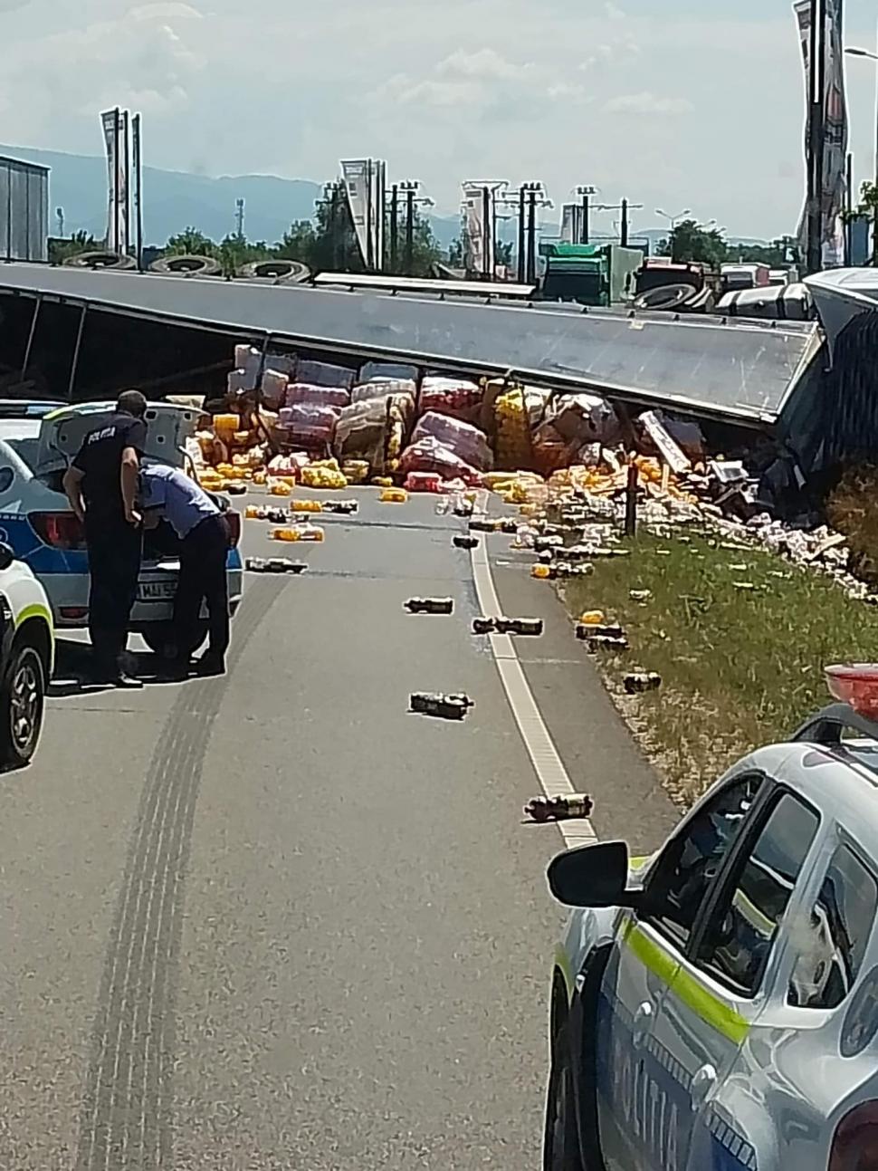 Accident cu victime în Bihor. O mașină s-a izbit violent de un TIR 782998