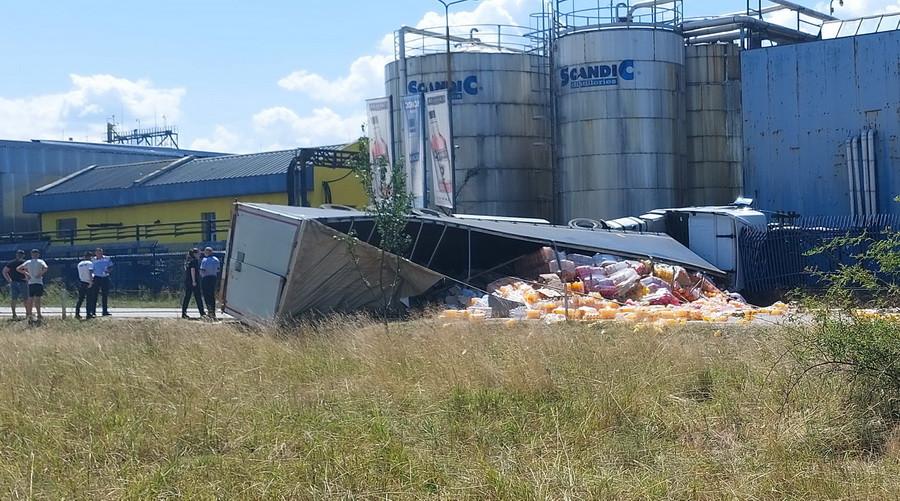 Accident cu victime în Bihor. O mașină s-a izbit violent de un TIR 783000