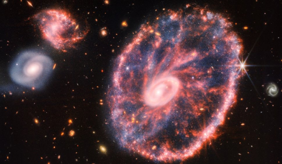 Fotografie spectaculoasă cu Galaxia Roată de Car, surprinsă de telescopul spațial de mare precizie James Webb