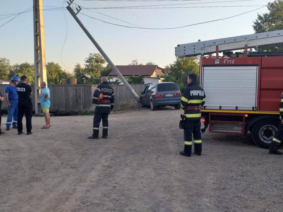Un șofer beat a rupt un stâlp de electricitate și a provocat un incendiu, în Brăila 783053