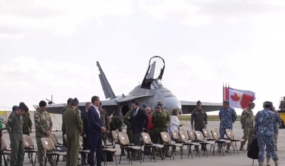 Avioane militare canadiene zboară deasupra României | Trei militari au avut nevoie de îngrijiri medicale la ceremonia oficială