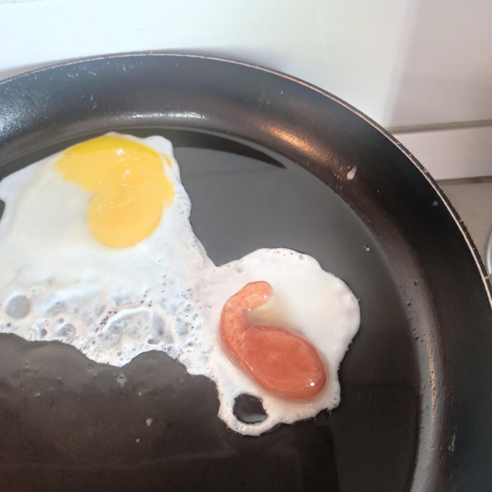 Ou "cu surprize" în tigaia unui clujean: "M-am speriat! Cum e posibil să vândă aşa ceva?" 783281