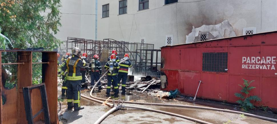 Incendiu la o anexă lipită de Opera Națională București. Intervenție de urgență a pompierilor 783174