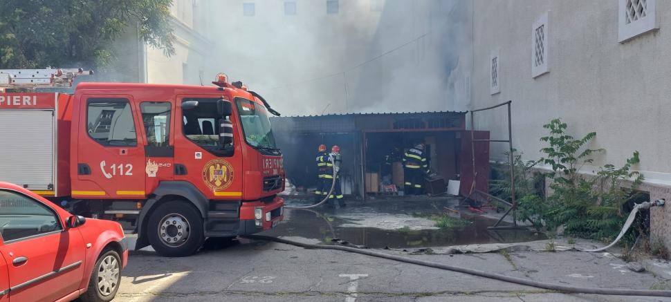 Anunţul Operei Naţionale Bucureşti după incendiul din curtea sa interioară 783203