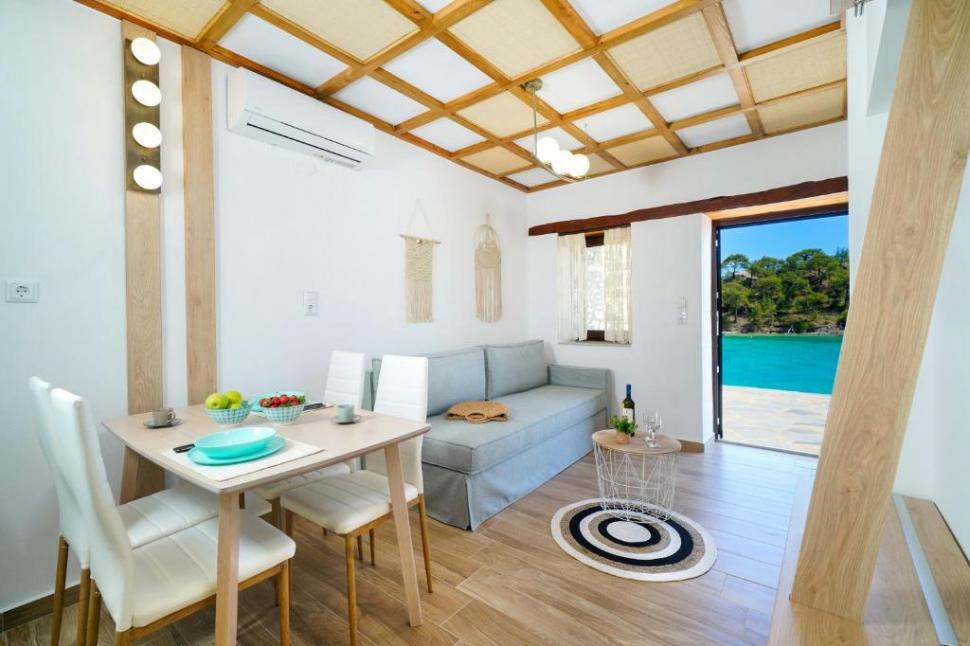 Țeapa luată de o familie de români în Grecia. Cum arăta în poze vila rezervată și ce au găsit, de fapt, când au ajuns acolo 783270