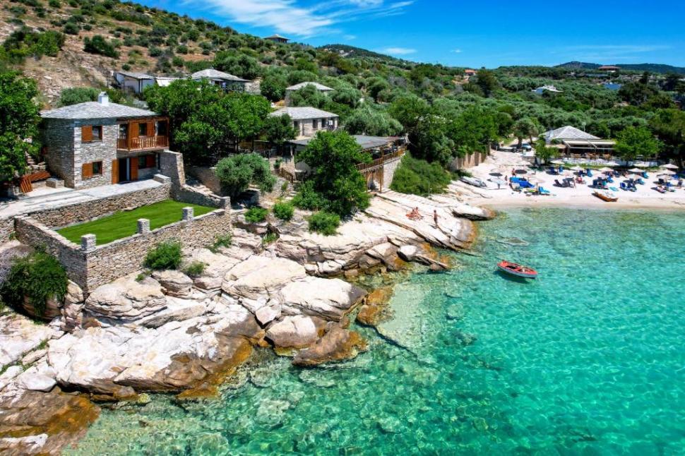 Țeapa luată de o familie de români în Grecia. Cum arăta în poze vila rezervată și ce au găsit, de fapt, când au ajuns acolo 783271