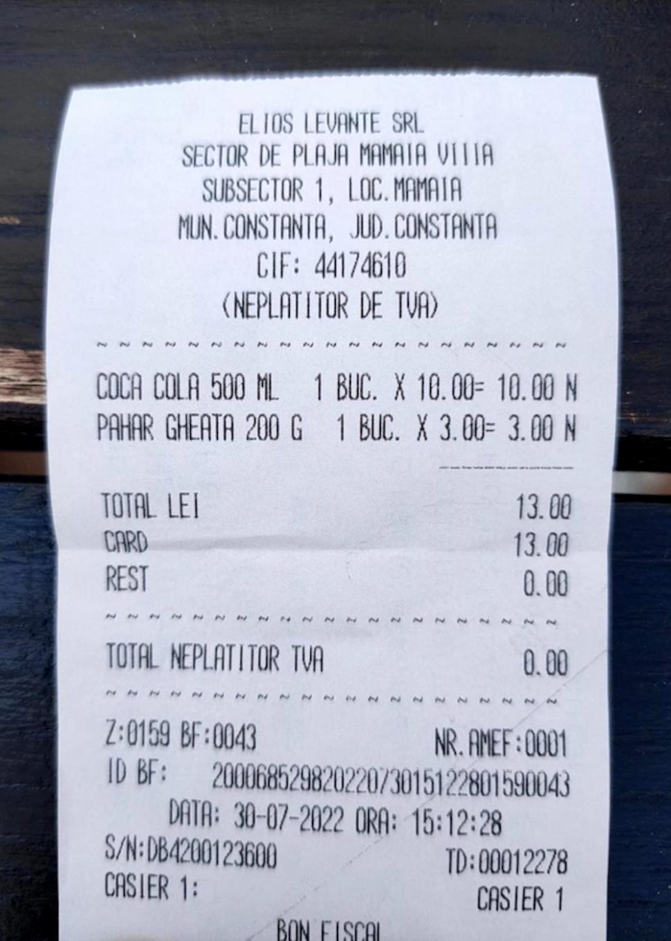 Un turist din Mamaia a fost taxat, pe nota de plată, pentru gheața din pahar. A plătit cu 30% în plus pentru băutura comandată 783156