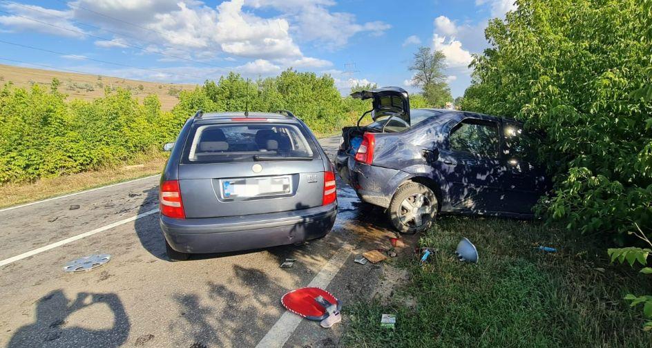 Accident grav în Vaslui. Au fost implicate trei maşini | Cinci oameni au ajuns la spital 783496