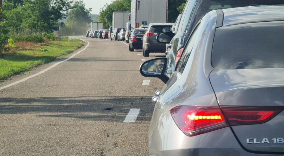 Accident grav în Vaslui. Au fost implicate trei maşini | Cinci oameni au ajuns la spital 783498