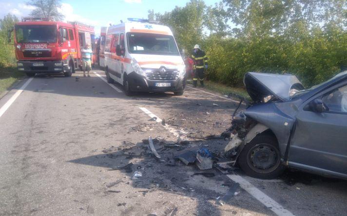 Accident grav în Vaslui. Au fost implicate trei maşini | Cinci oameni au ajuns la spital 783502