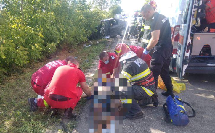 Accident grav în Vaslui. Au fost implicate trei maşini | Cinci oameni au ajuns la spital 783504