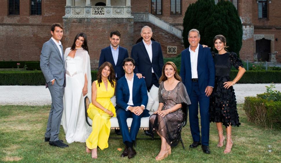 Ana, fiica lui Mircea Geoană, şi Garrett, viitorul ei soţ, au făcut petrecere de logodnă la Palatul Brâncovenesc de la Mogoşoaia 783471