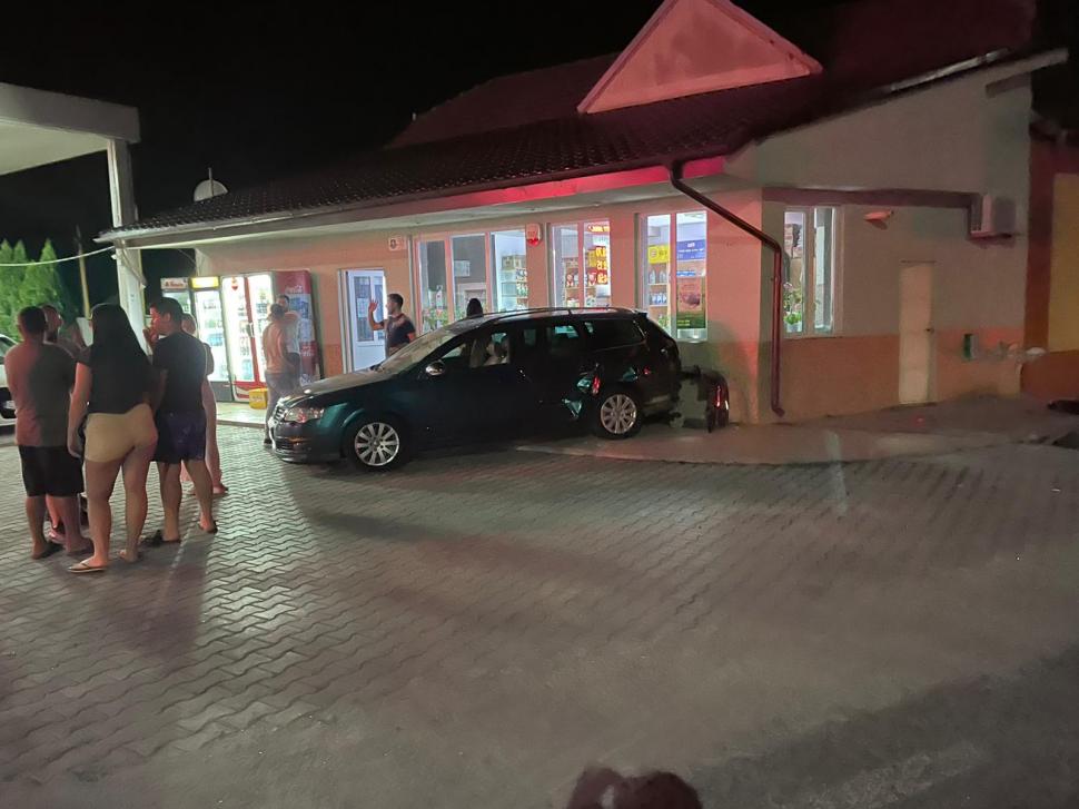 Două fete de 13 şi 16 ani au murit pe loc într-un accident teribil la Cobadin, în Constanţa 783292