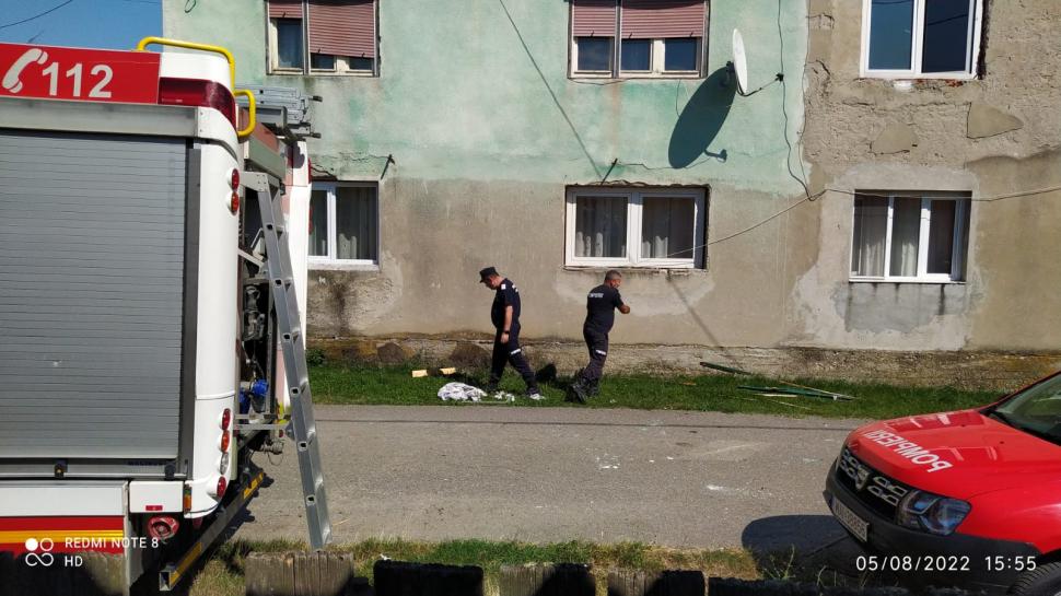 Explozie puternică la o casă din localitatea Călan, judeţul Hunedoara 783420
